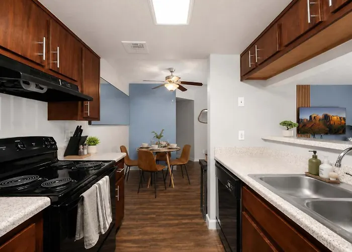 Spacious 2br Pool Gym Near Asu Apartament *